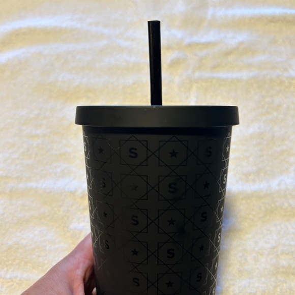Matte black Starbucks trenti cup - Picture 4 of 5